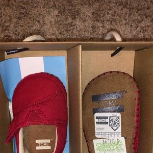 Baby girl toms